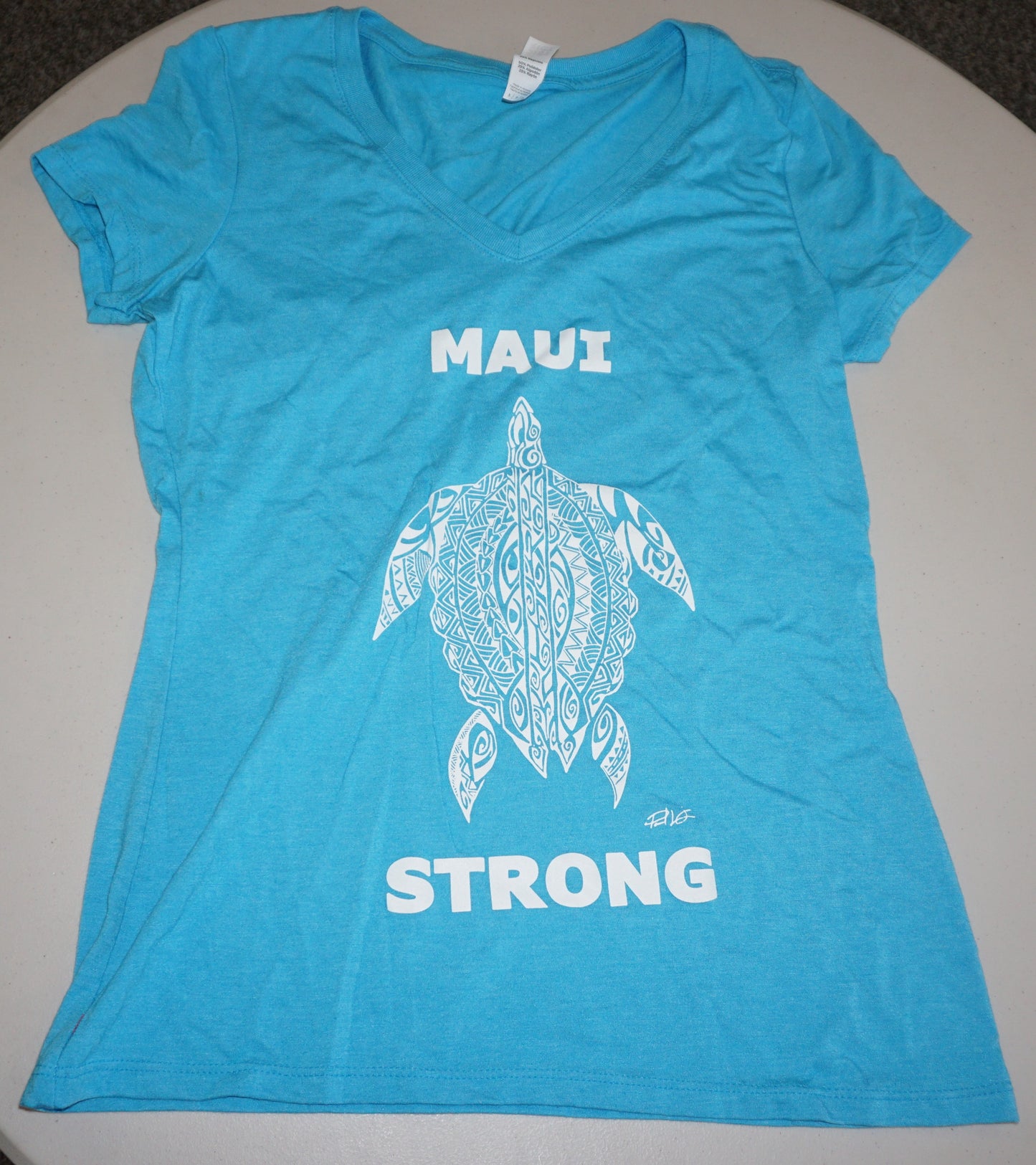 MAUI STRONG T-Shirt Vneck