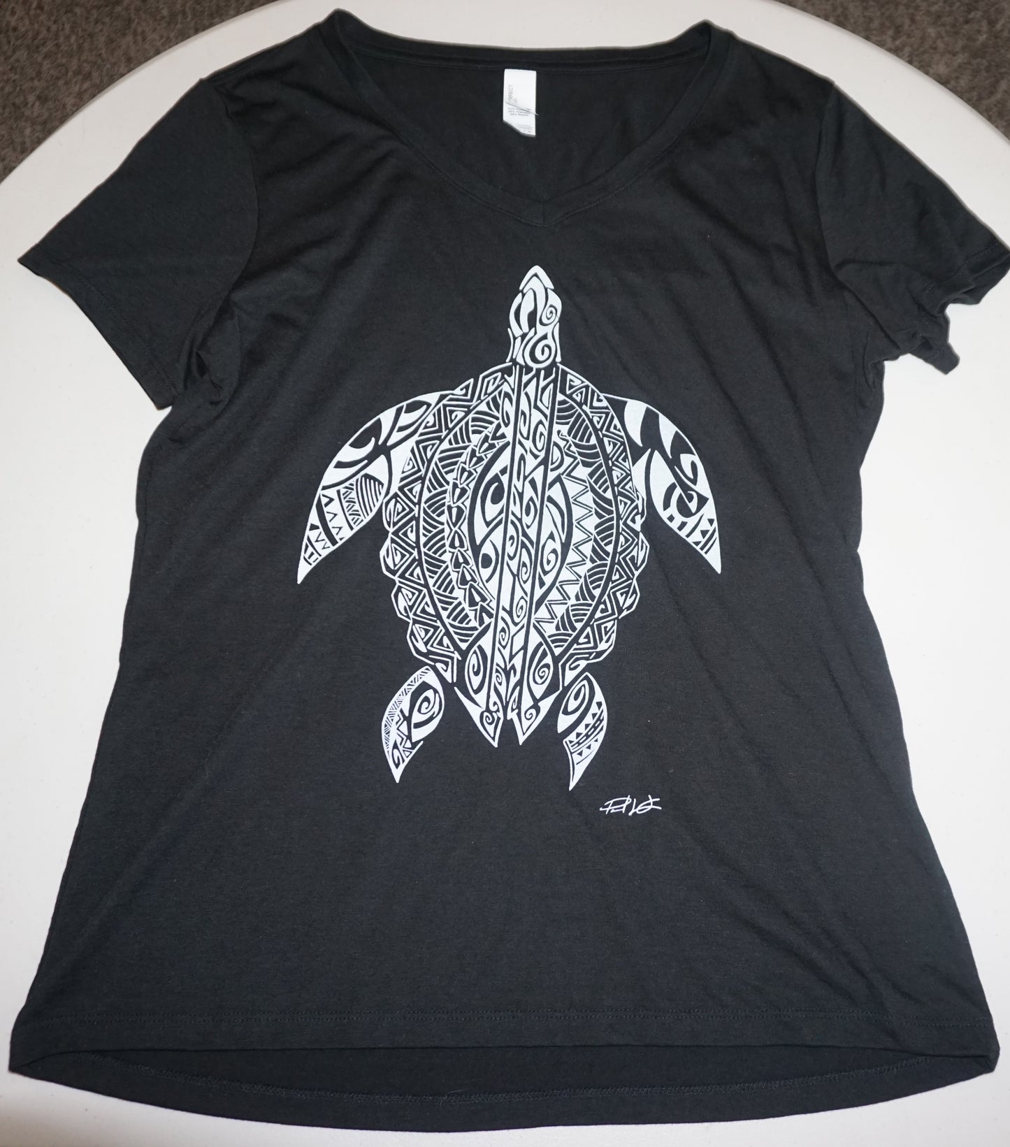 Short Sheeve V-neck T-Shirt - Turtle Design