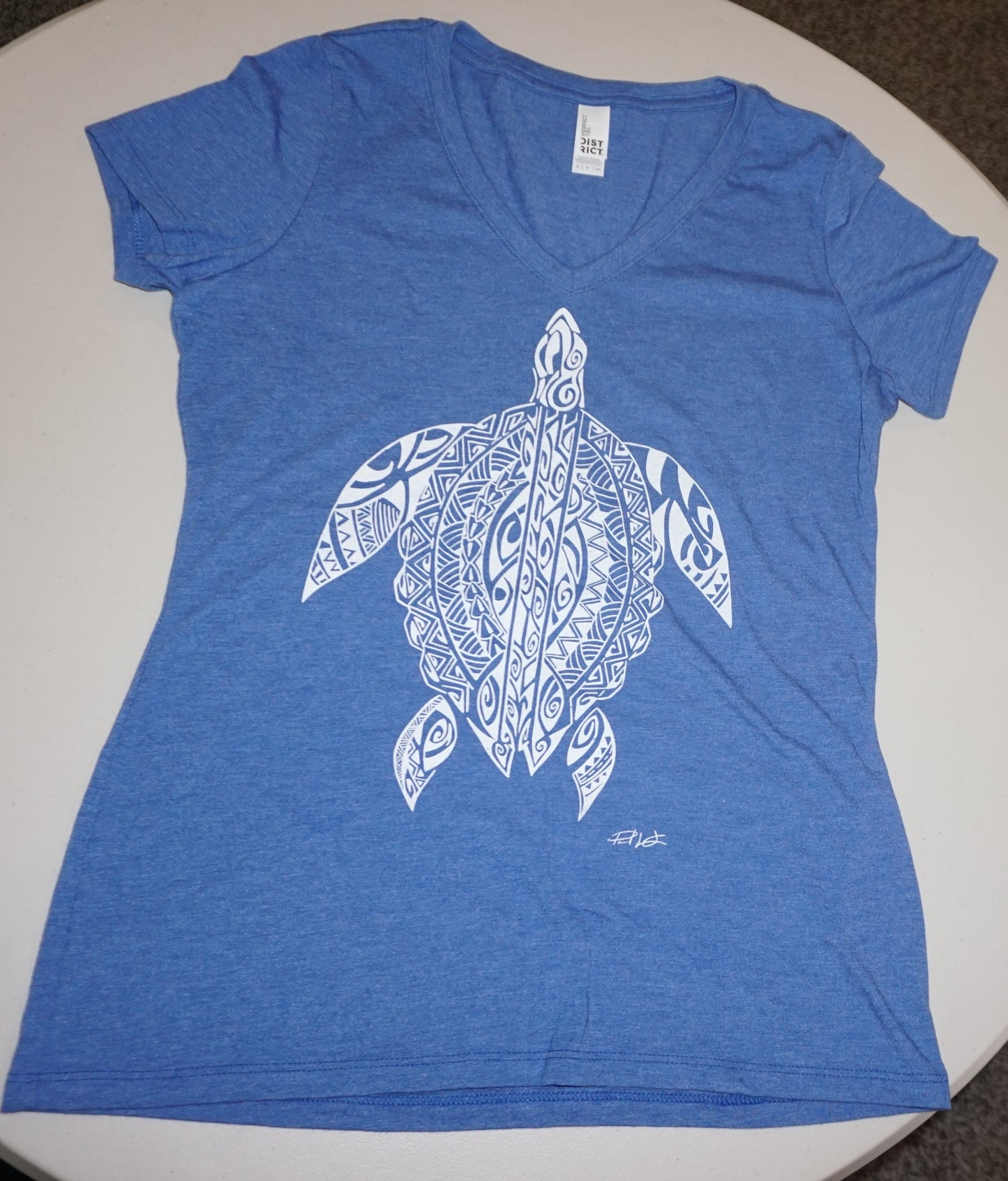 Short Sheeve V-neck T-Shirt - Turtle Design
