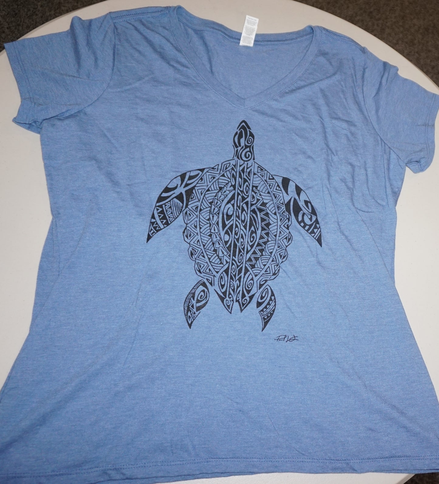 Short Sheeve V-neck T-Shirt - Turtle Design